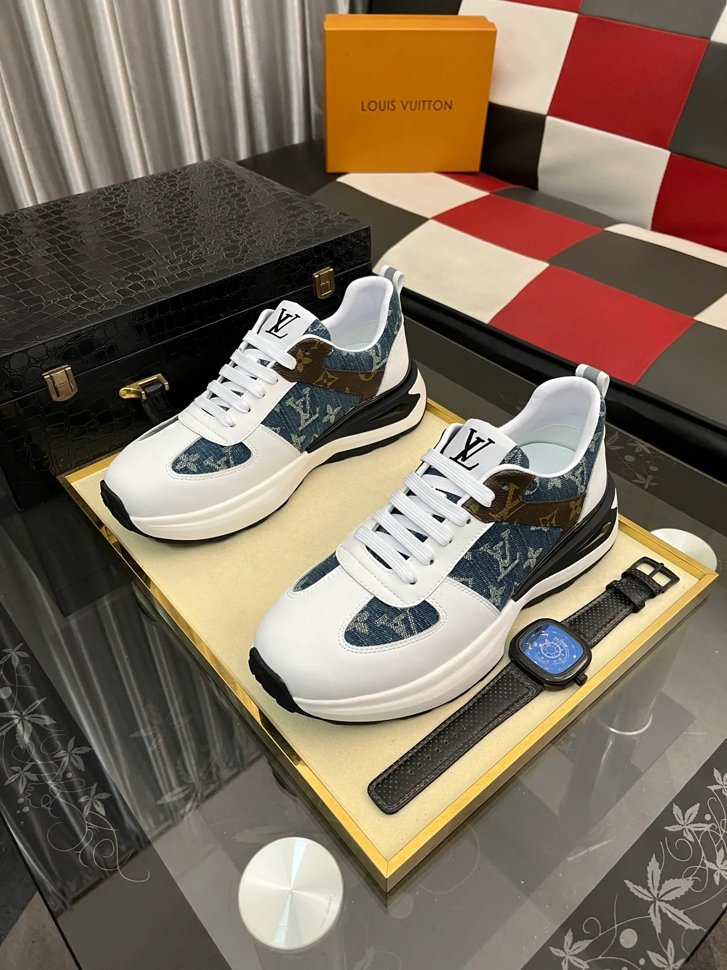 Men's shoes 💰458⌚️⌚️《Louis vuitton/LV Louis Vuitton》original quality.~ Unique modern style sneakers. 🏃A must-have casual shoe for trendy men😍😍 Original brand imported from Italy, imported original leather, cowhide lining (refuses to discolor and grind feet) sole: original sole provided by the original factory, French lazy style design ⚠️Fit to the feet, original quality, super comfortable original sole. Code number: 38-442️⃣Colors available